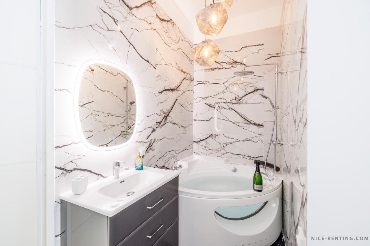 Renting - France - Luxury Palace Jacuzzi - Few Meters From Sea Apartment Nizza